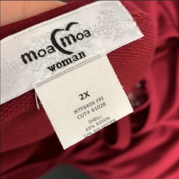 NEW! MOA MOA Woman Cut Neck Stretchy Knit Top Red - Picture 5 of 6